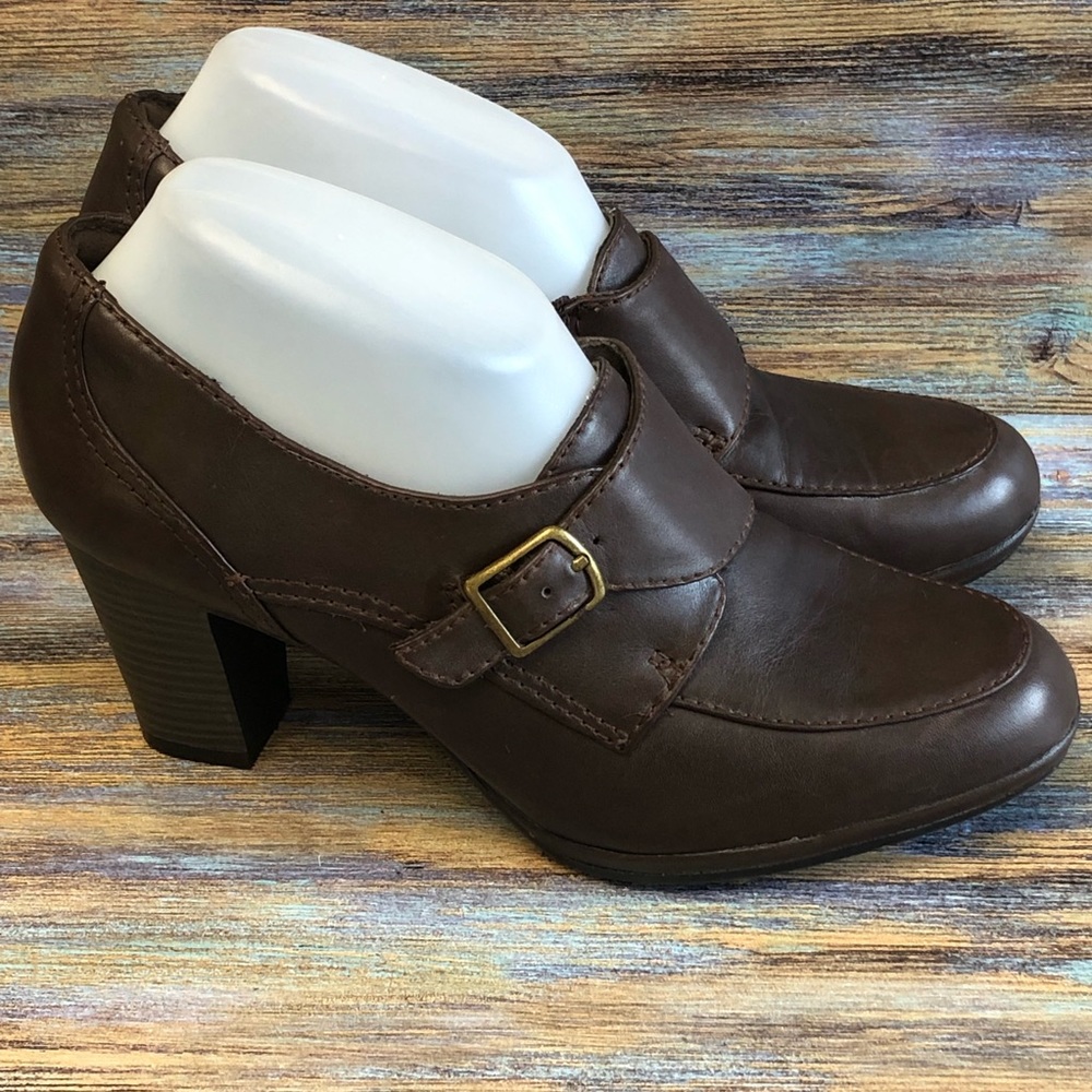 Clarks Booties Slip On Leather Uppers Brown Women's Size 8 M